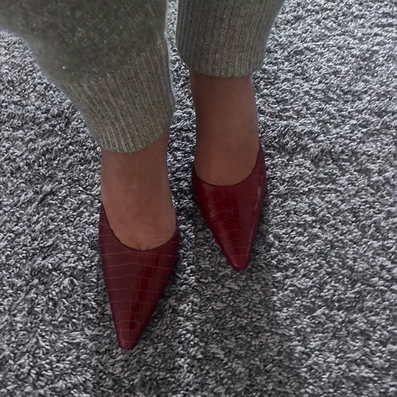 Manolo Blahnik Embossed Crocodile Pointed Toe Mule kitten  Heels - Picture 2 of 6